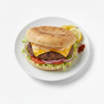 Cheeseburger im Taschenbrot